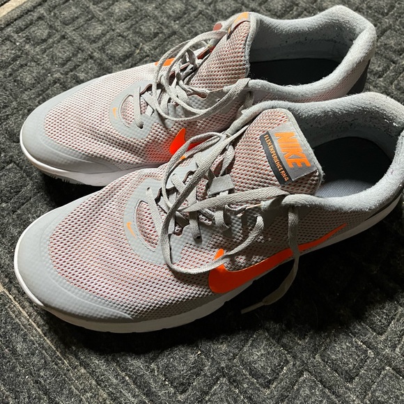 Size 13 Nike running shoes - Picture 2 of 3